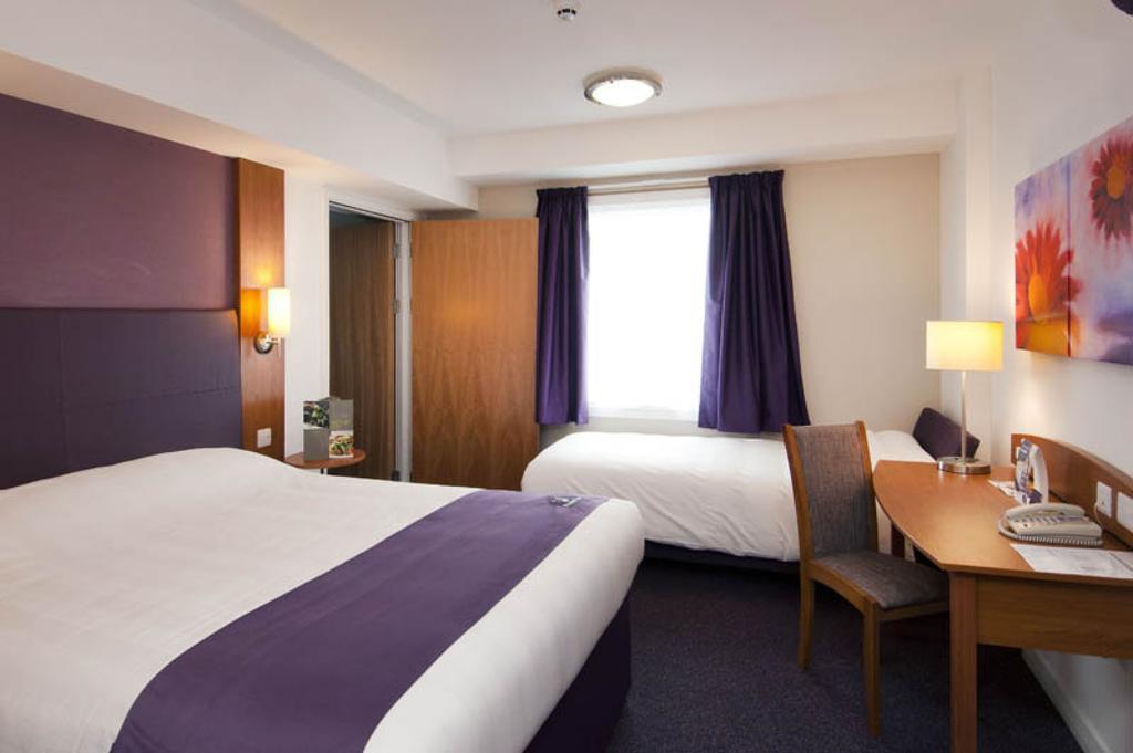 Premier Inn Edinburgh Central Bilik gambar